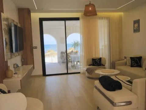 Villa singature S+3 au RDC, AIN GRENZ KELIBIA 